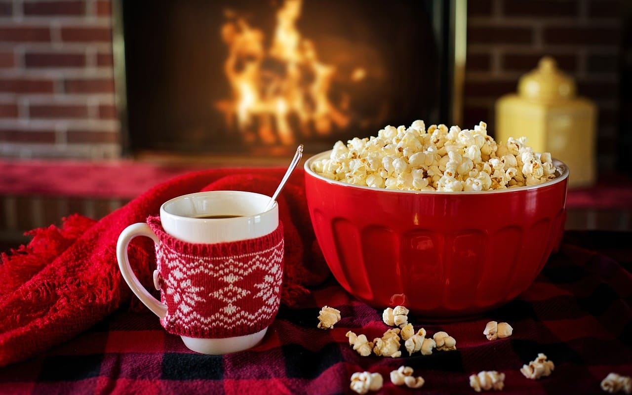 Reviews.org ofrece 2 mil 500 dólares por ver 25 películas navideñas. | Foto: Pixabay.