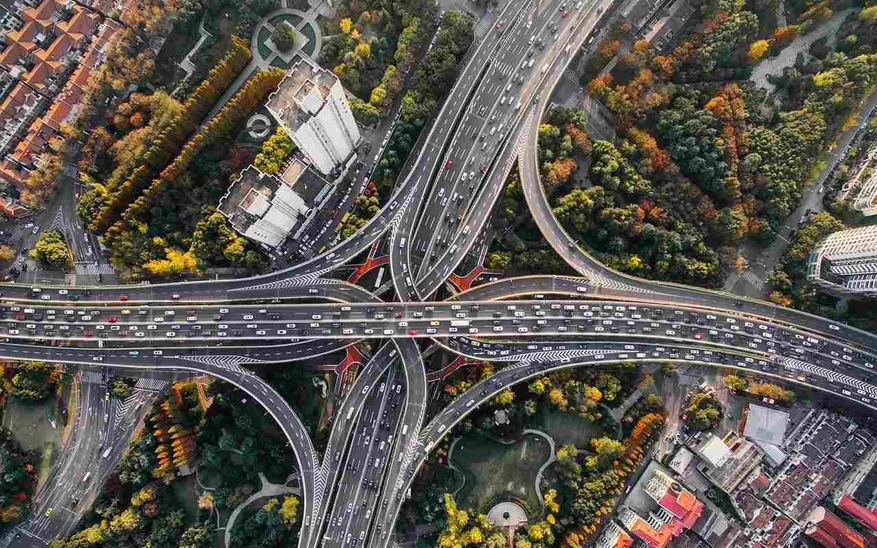 Se espera que las autopistas y avenidas estén congestionadas debido a los viajes por el Día de Acción de Gracias. | Foto: Pixabay.
