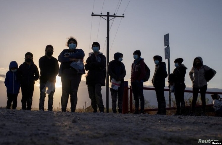 Una primera caravana migrante salió del sur de México en octubre exigiendo una respuesta a sus solicitudes de asilo. | Foto: Reuters / VOA.