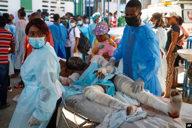 La explosión dejó a varios heridos que ya están siendo atendidos en los hospitales regionales. | Foto: AP / VOA.