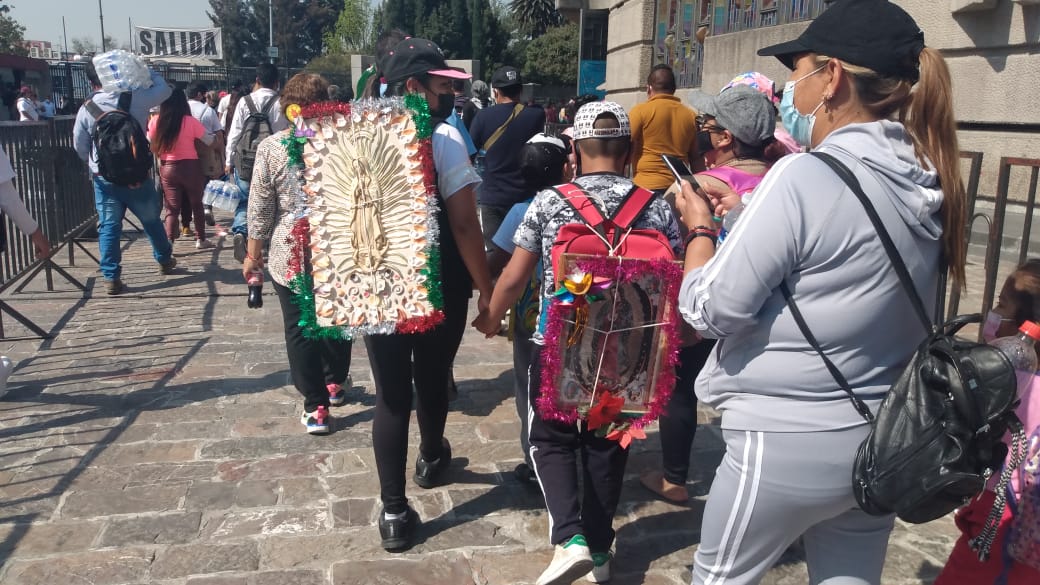 Peregrinos rumbo a la Basílica de Guadalupe. | Foto: Conexión Migrante.