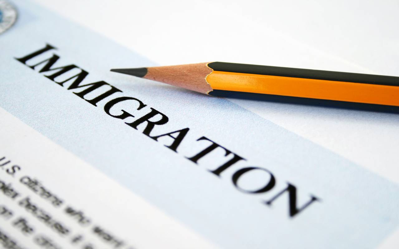 Formato para escribir una carta de recomendación para inmigración. | Foto: Depositphotos