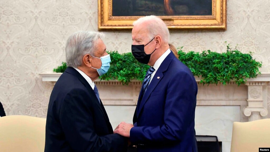 Los presidente México y Estados Unidos, Andrés Manuel López Obrador y Joe Biden respectivamente, durante una reunión bilateral dónde trataron el tema de Centroamérica el 18 de noviembre de 2021. | Foto: VOA/Reuters.