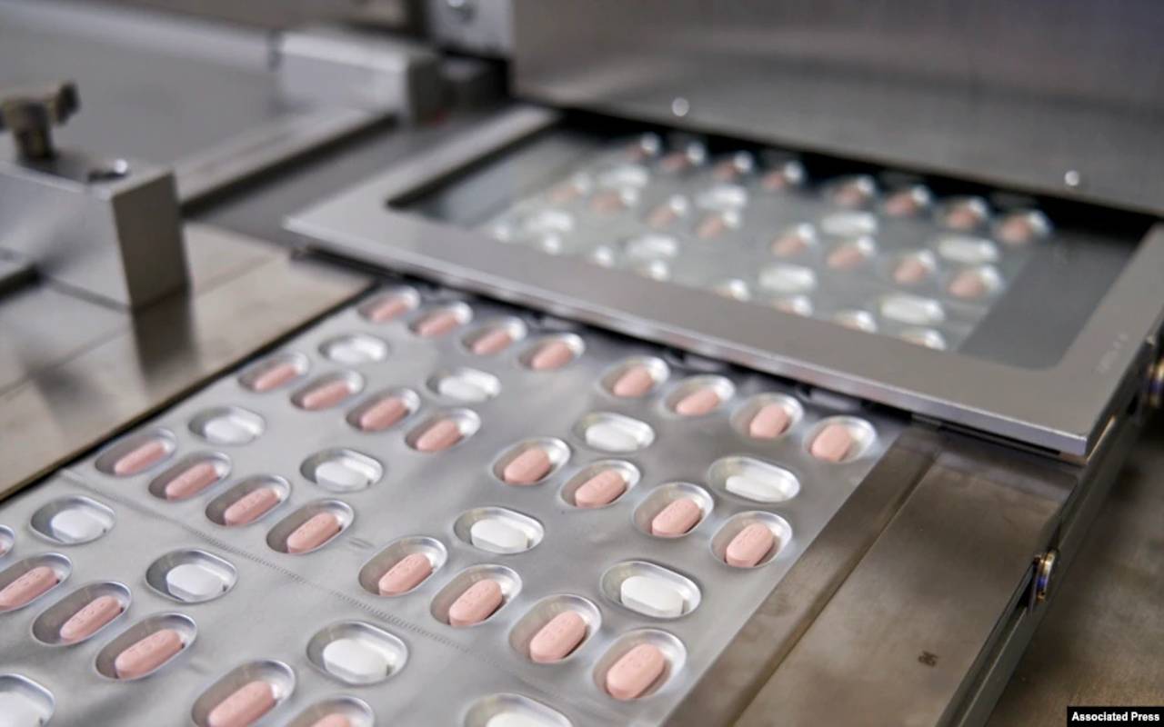 ¿Qué tan efectivas son las nuevas píldoras contra Covid-19? | Foto: VOA / Associated Press.