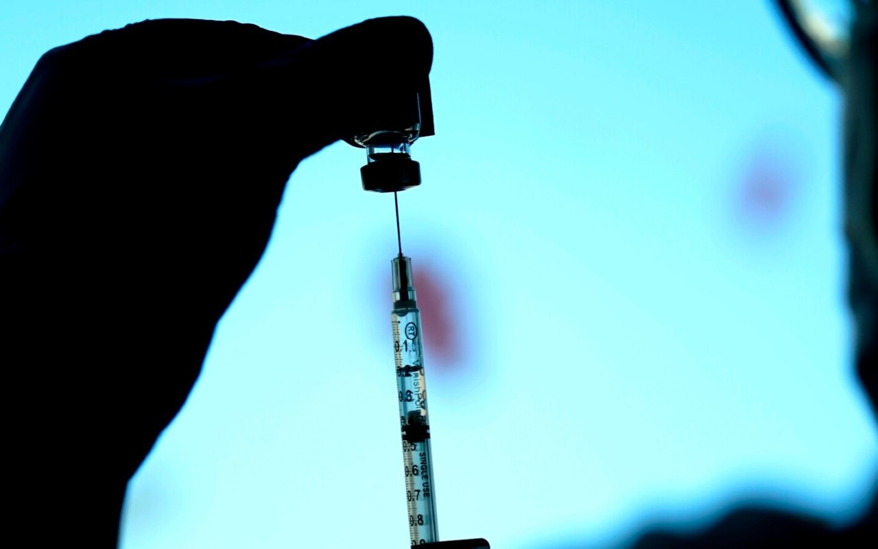 Una dosis de la vacuna de Pfizer contra el Covid-19 | Foto: AP / Voz de América
