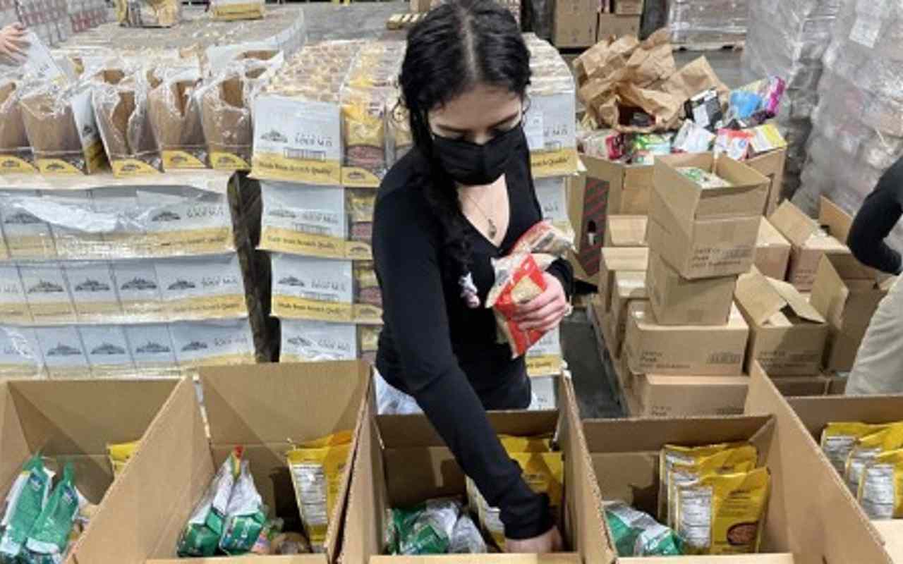 Si quieres despensas gratis, el Consulado General de México en El Paso estará regalándolas el 8 de febrero. | Foto: Facebook de El Pasoans Fighting Hunger Food Bank.