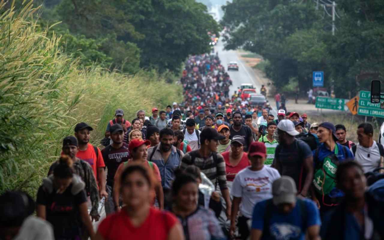 Migrantes cruzan por México con el objetivo de llegar a Estados Unidos | Foto: AP / Voz de América