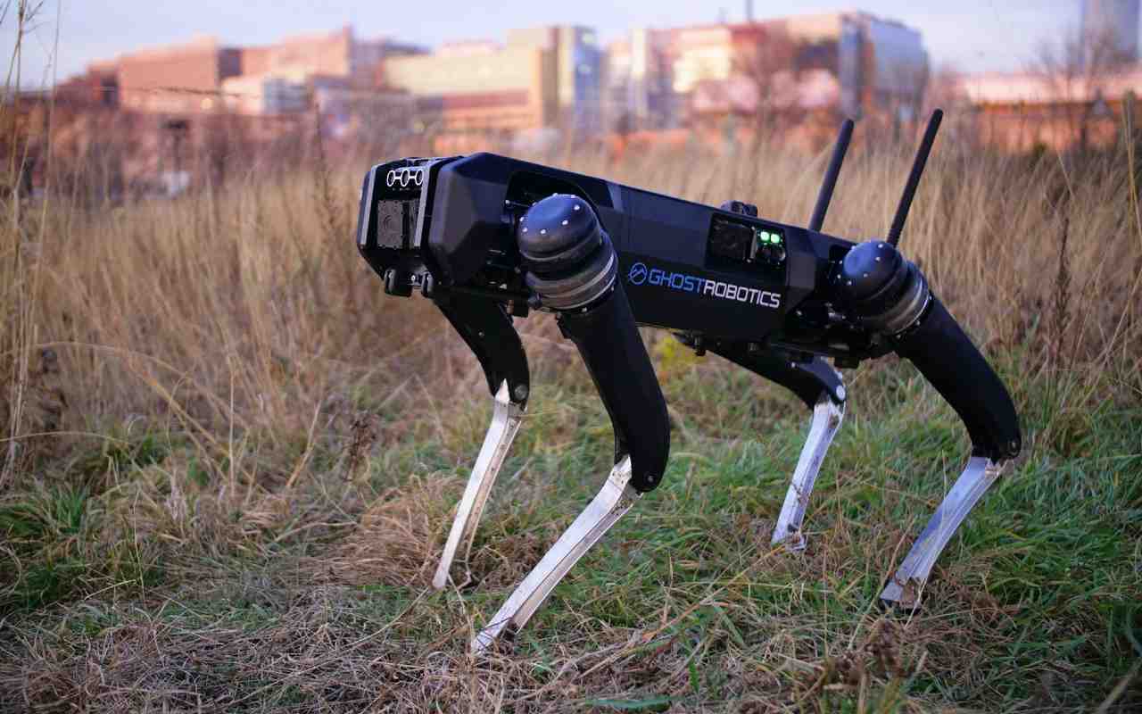 Los perros robots funcionarán como nuevos agentes migratorios en la frontera de Estados Unidos con México. | Facebook de Ghost Robotics.
