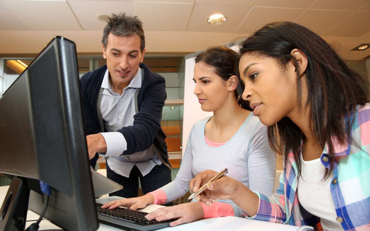 El Programa de Pasantías de Herencia Latina busca brindar a los jóvenes oportunidades de experiencia laboral en distintos campos profesionales. | Foto: Depositphotos