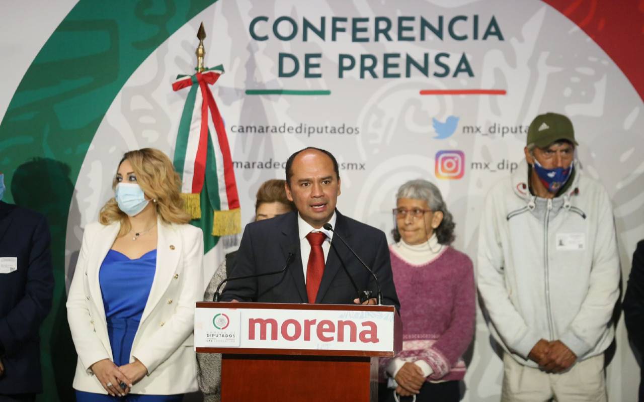 El diputado Manuel Alejandro Robles durante la presentación de la iniciativa sobre el voto migrante el 10 de febrero de 2022. | Foto: Twitter @@alejandrorobmx .