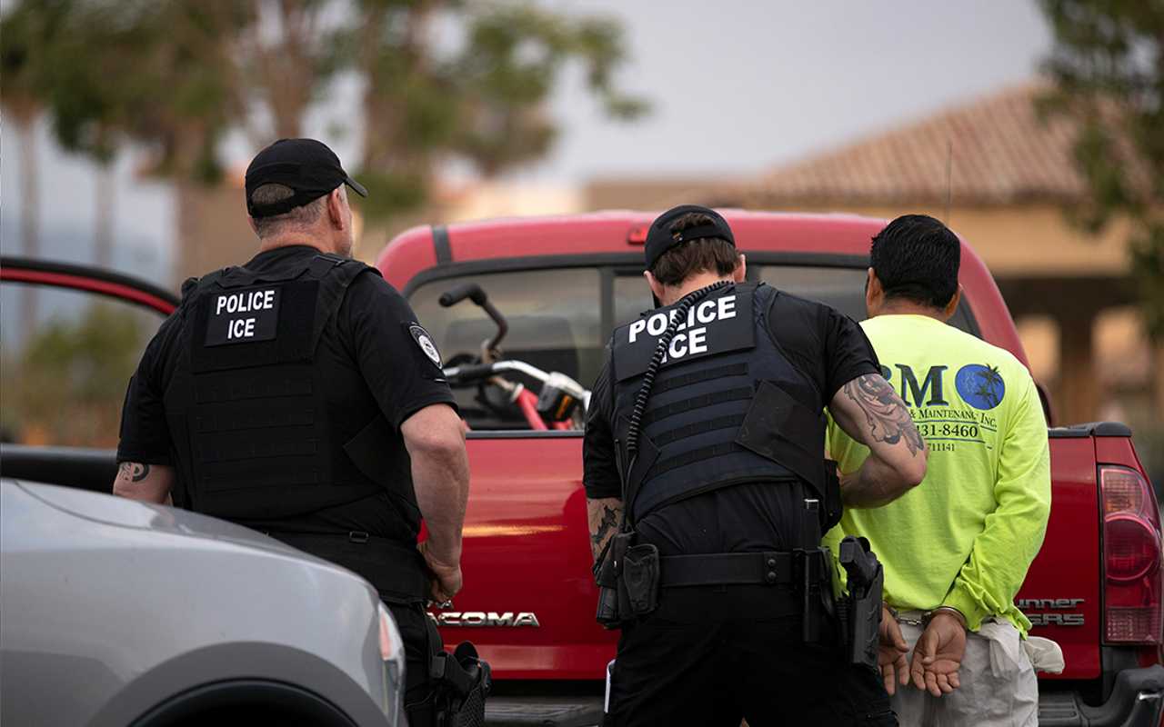 El arresto de migrantes cayó de 103 mil a 74 mil personas en un año | Foto: AP / Voz de América