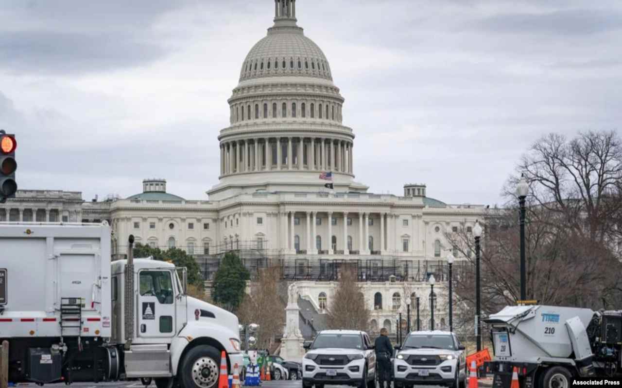 Se está analizando reabrir el Capitolio de Estados Unidos al público en general. | Foto: VOA / Associated Press.