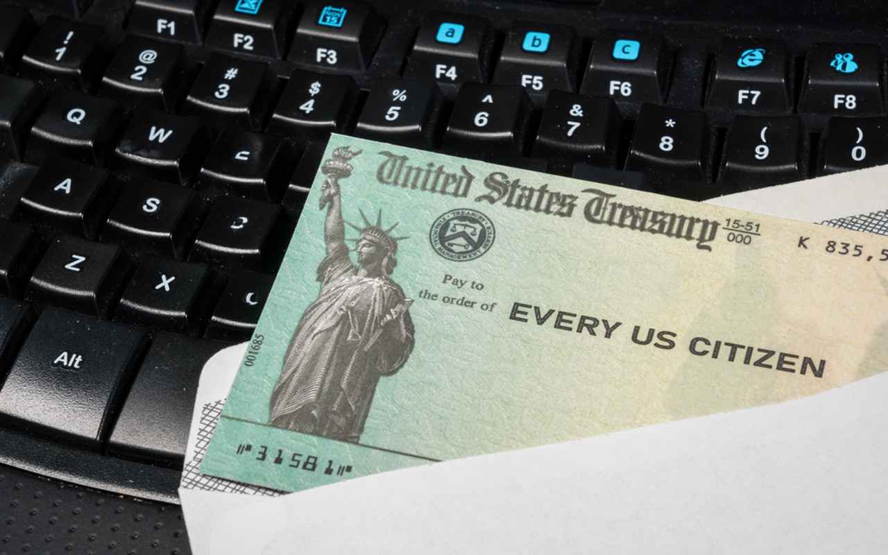 ¿Sabías que puedes recibir un cheque de estímulo 2022 con 5 mil dólares en reembolso de taxes? | Foto: Depositphotos