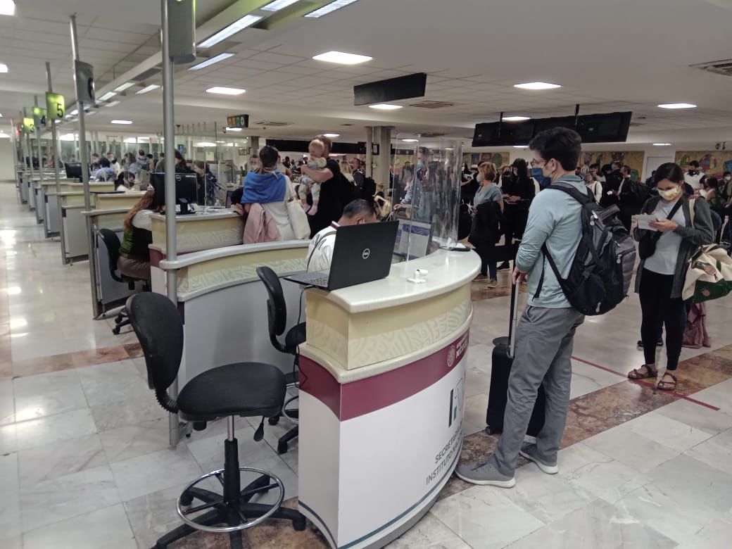 Módulos del INM en los aeropuertos internacionales de México. | Foto: Cortesía del INM.