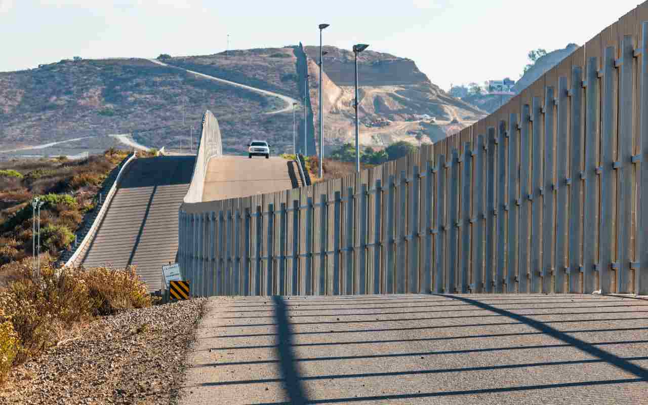 La Patrulla Fronteriza calcula que en próximos días unos 18 mil migrantes tratarán de cruzar la frontera de México hacia Estados Unidos. | Foto: Depositphotos
