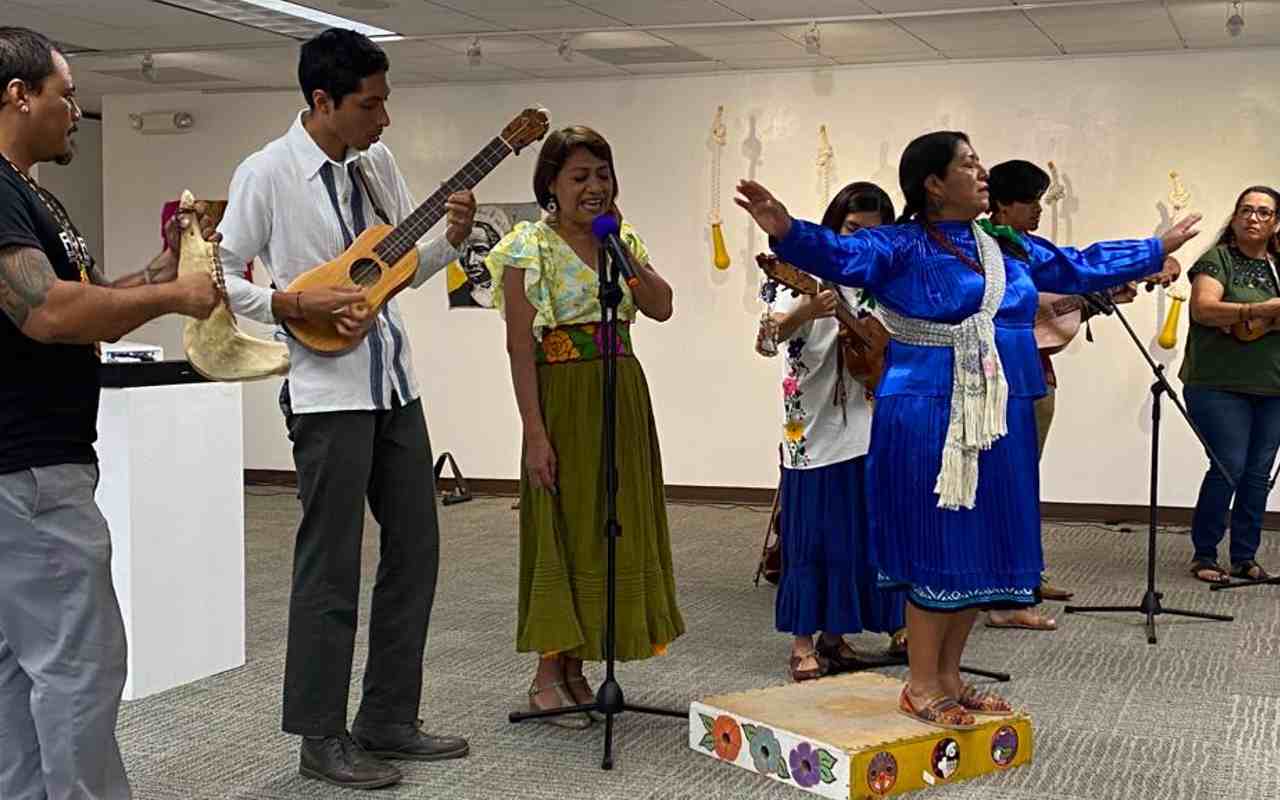 La poetisa Irma Pineda Santiago, representante de la Voz de los Pueblos Indígenas de Latinoamérica y el Caribe ante la ONU, estuvo presente en la inauguración del Vaipoime | Foto: Secretaría de Relaciones Exteriores