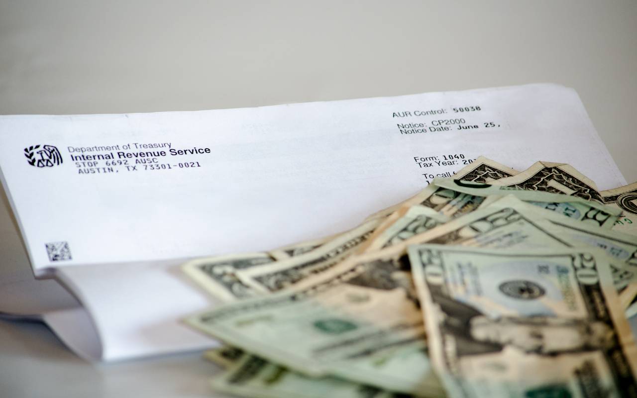 Si recibiste una carta del IRS no es necesario preocuparse, basta con leer el documento y ver qué es lo que se solicita | Foto: Depositphotos