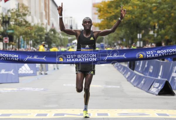 Benson Kipruto, es el campeón vigente de la categoría masculina | Foto: EFE/Cj Gunther