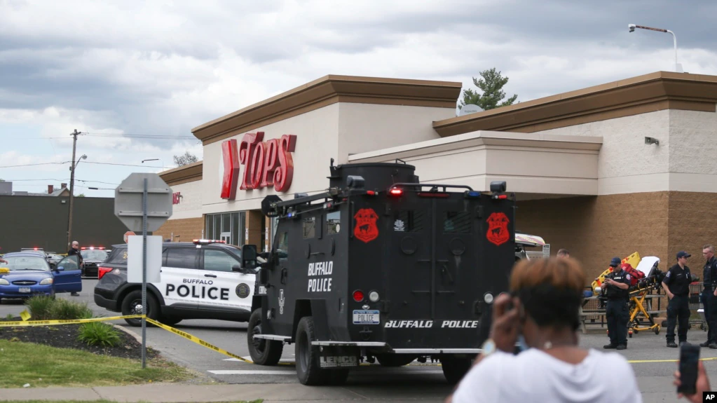 El tiroteo se dio dentro de un supermercado | Foto: Voz de América