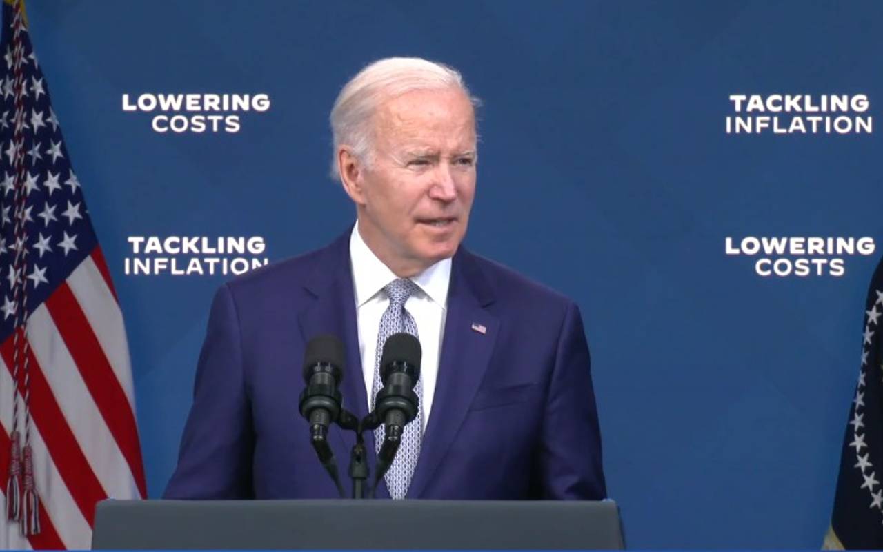 Joe Biden anuncia su plan para bajar los costos y reducir la inflación en Estados Unidos. | Foto: Captura de pantalla de la conferencia de prensa.