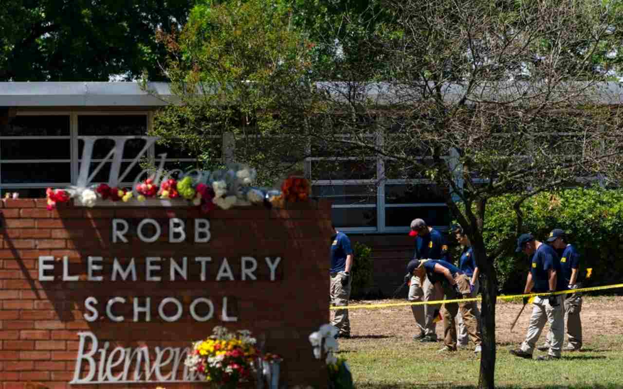 El responsable del tiroteo en la escuela de Uvalde estuvo en la escuela alrededor de 40 minutos | Foto: AP / Voz de América