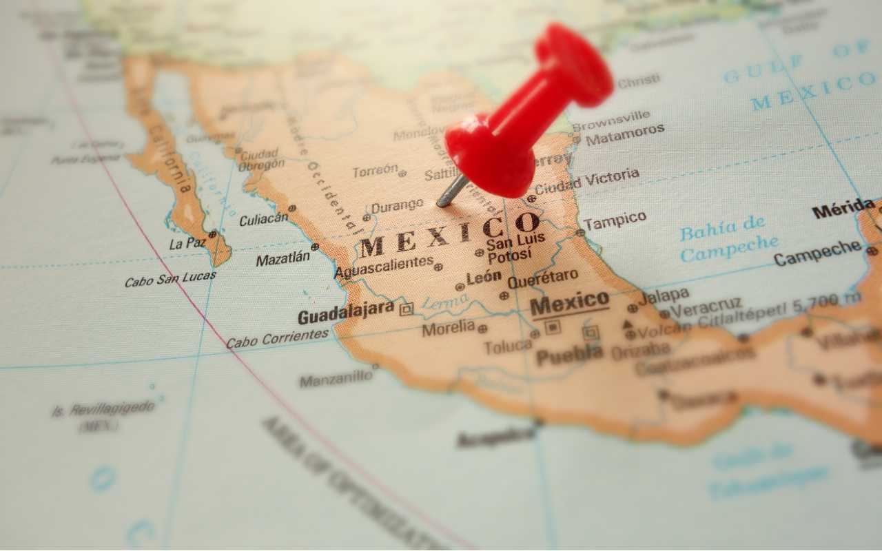 Los CDC de Estados Unidos bajaron el nivel de riesgo de Covid para los viajes a México. | Foto: Depositphotos