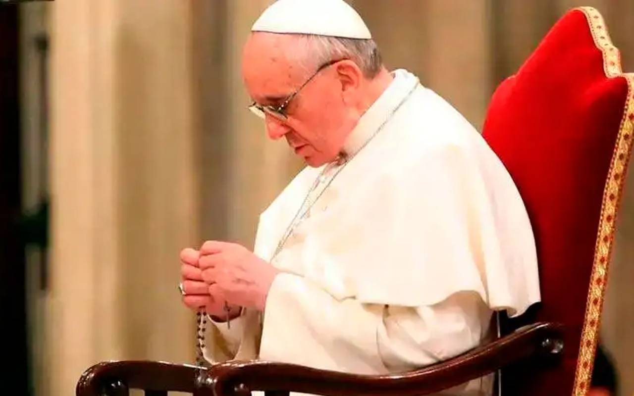 El Papa Francisco rezando el Rosario | Crédito: Vatican Media