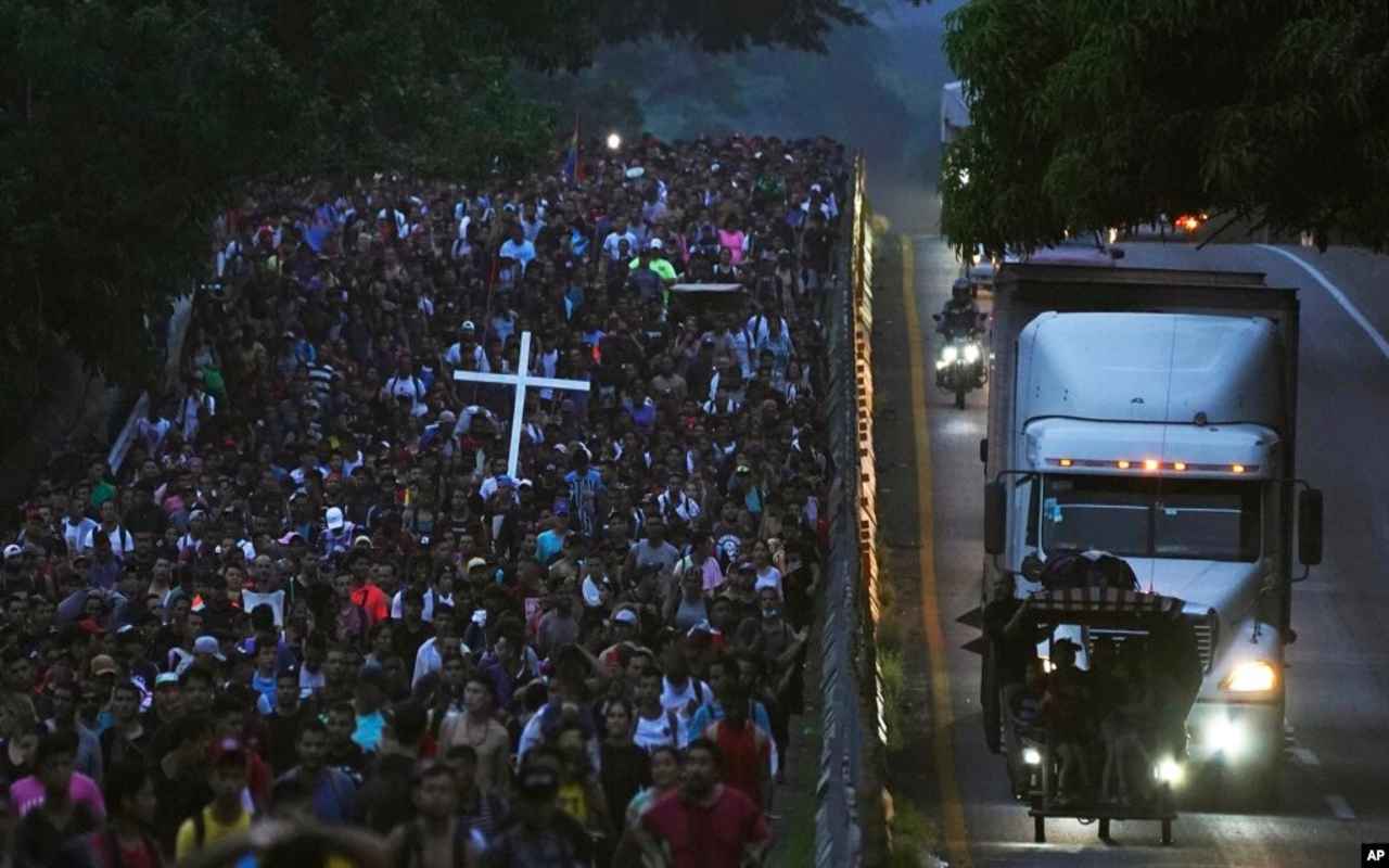 Estados Unidos lanzó una operación contra las caravanas migrantes. | Foto: VOA / AP. 
