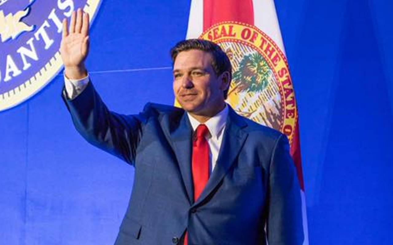 El gobernador de Florida firmó 4 acciones contra los migrantes indocumentados. | Foto: Facebook oficial de Ron DeSantis.