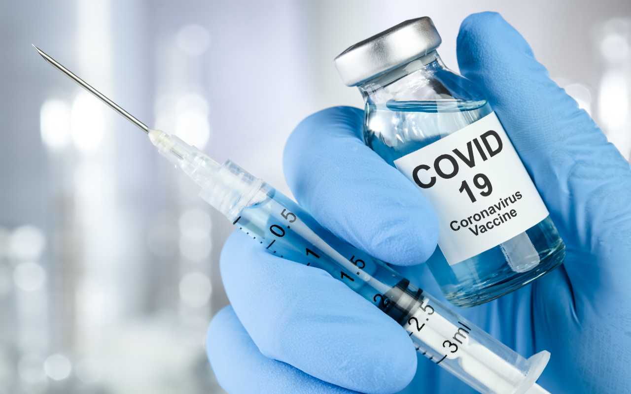 Por las nuevas variantes de Covid-19, la FDA recomienda ajustar las dosis de las vacunas en Estados Unidos. | Foto: Depositphotos