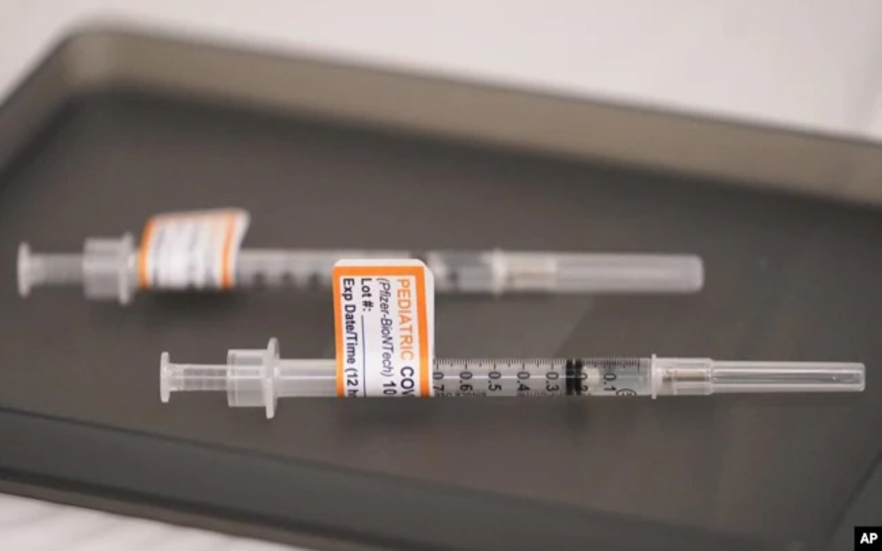 Estados Unidos está esperando la autorización del gobierno federal para vacunar a los menores contra Covid-19. | Foto: VOA / AP.
