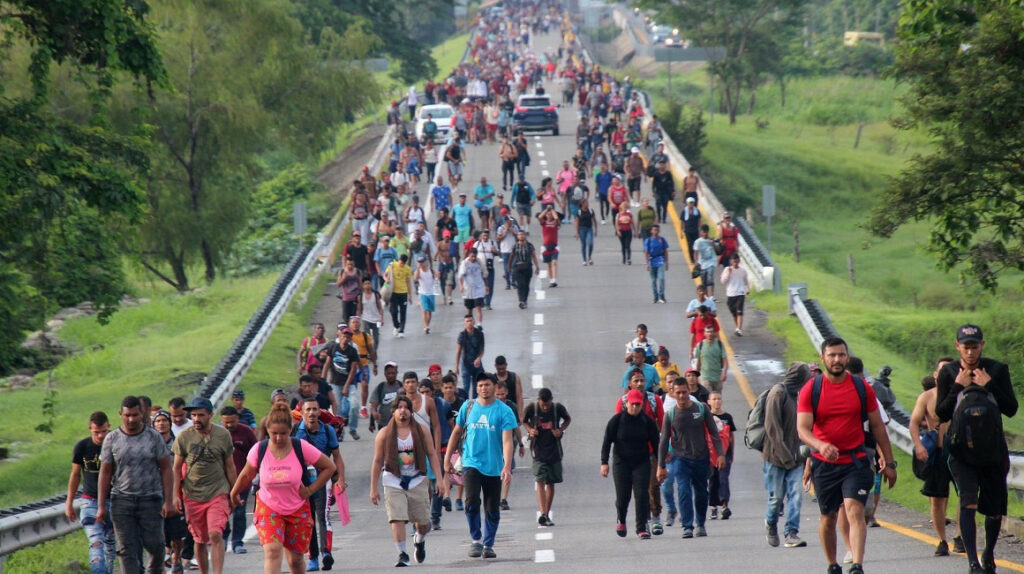 Agentes del INM disolvieron caravana migrante. | Foto: EFE