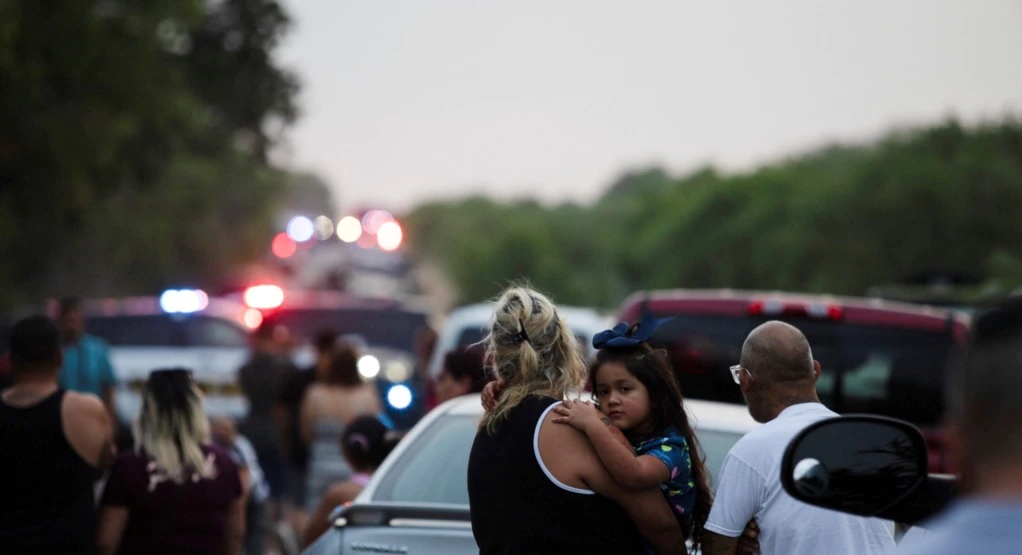 Las altas temperaturas hacen peligroso para los migrantes viajar dentro de un tráiler en Texas. | Foto: VOA / Reuters