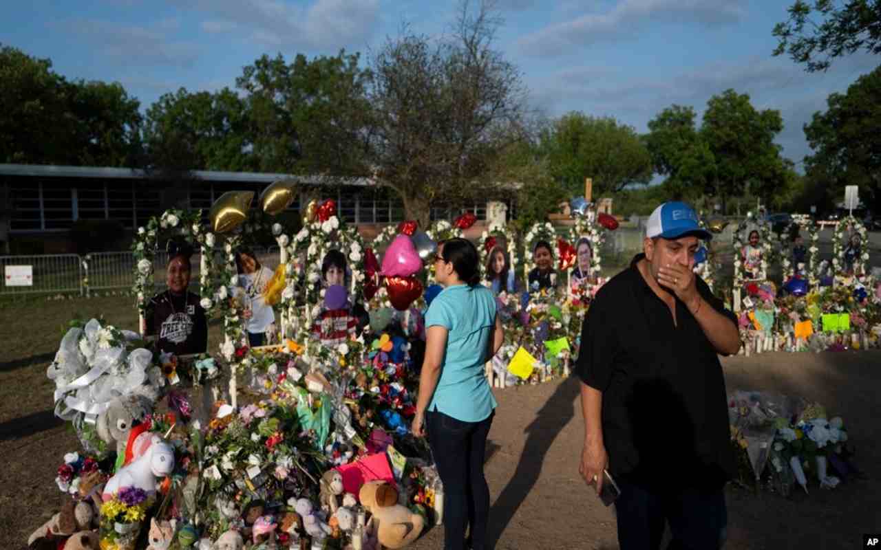 Pasaron 2 meses del tiroteo en Uvalde, Texas y hay muchas respuestas por responder. | Foto: VOA / AP.