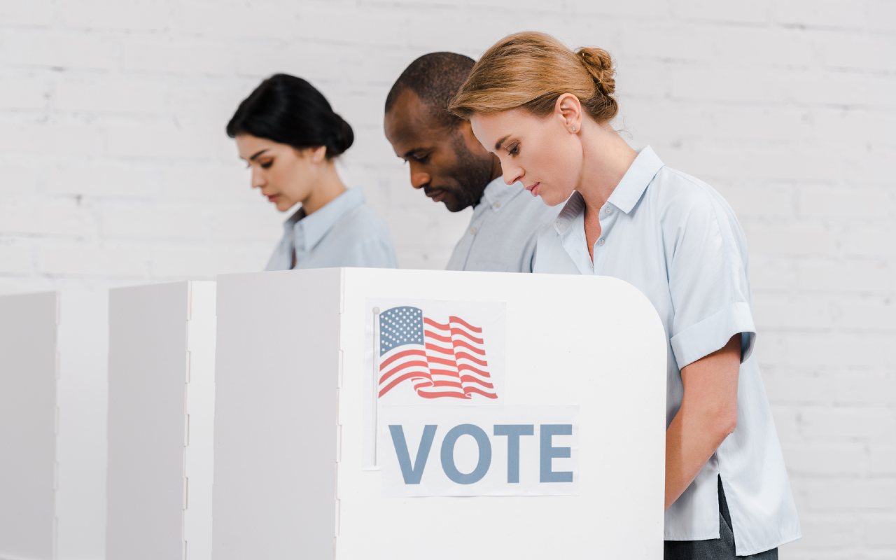 Aunque cumplas los requisitos, hay situaciones que pueden quitarte tu derecho al voto en Estados Unidos. | Foto: Depositphotos