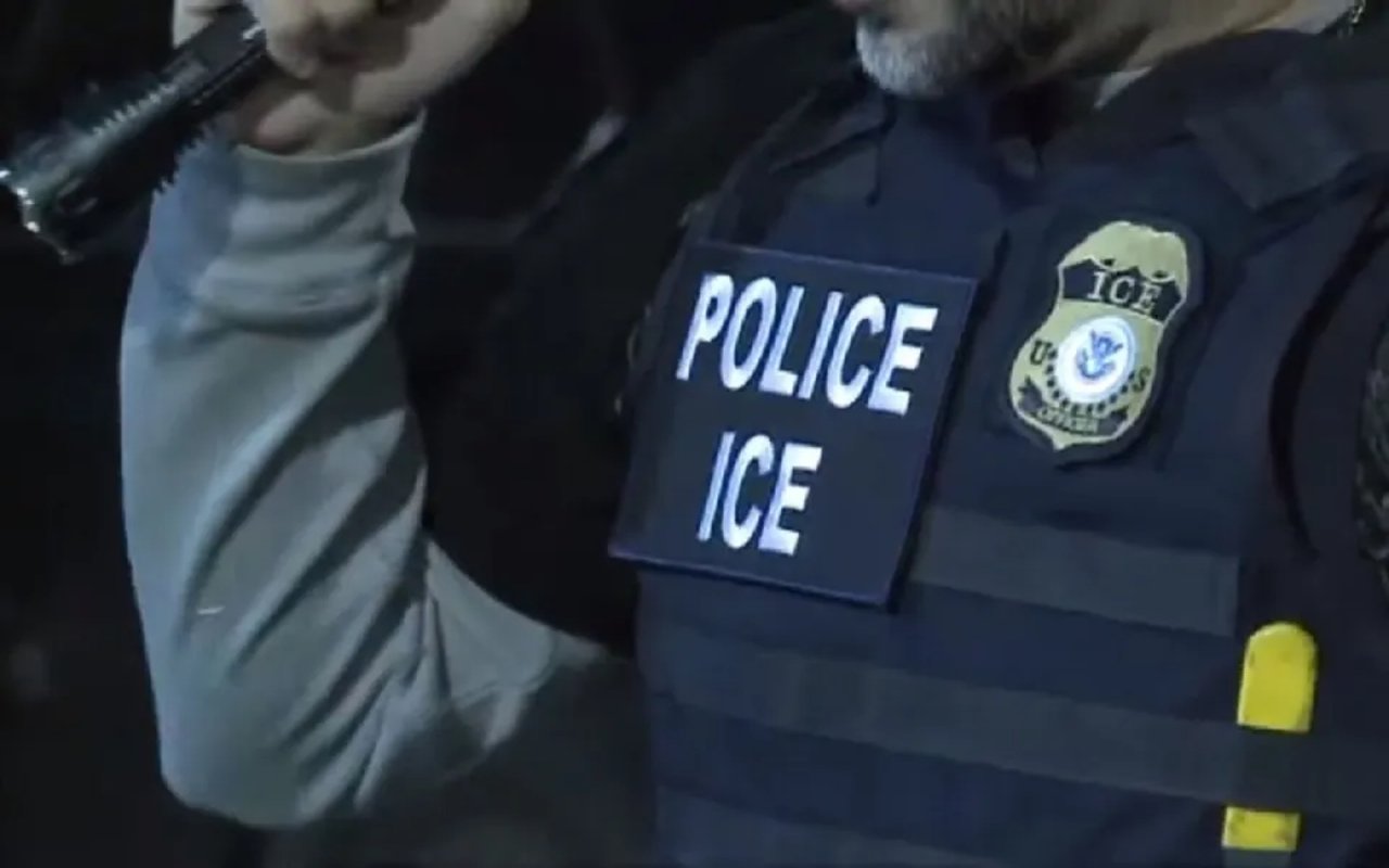 ICE utiliza los datos de los teléfonos celulares para hacer redadas digitales contra migrantes en Estados Unidos, según denunció ACLU. | Foto: Facebook oficial de ICE.