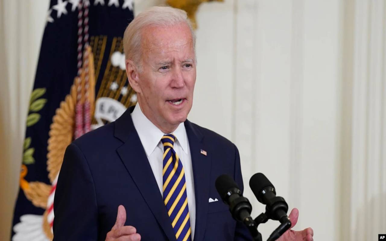 Joe Biden condonará la deuda de préstamos estudiantiles. | Foto: VOA / AP.