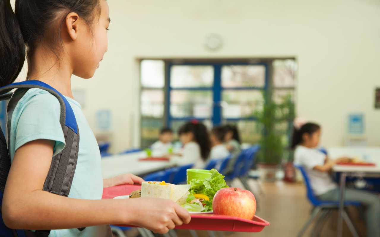 Los alumnos en California tendrán desayunos y comidas gratis en este regreso a clases 2022. | Foto: Depositphotos