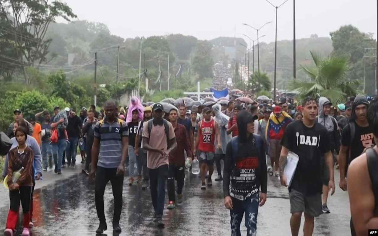 La nueva caravana migrante tiene como objetivo llegar a Estados Unidos. | Foto: VOA / AFP.