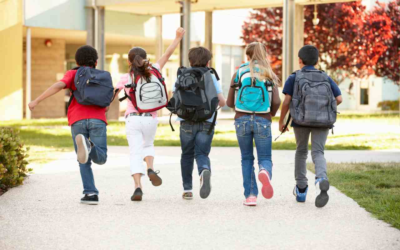 Después del tiroteo en Uvalde, Texas, los padres de familia tienen miedo del regreso a clases 2022. | Foto: Depositphotos