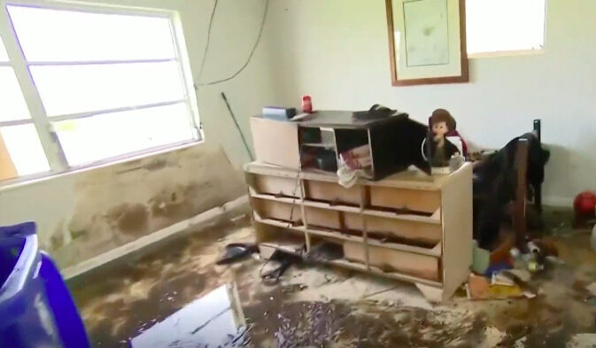 Huracán Ian causa graves daños en casa de la familia Michico.