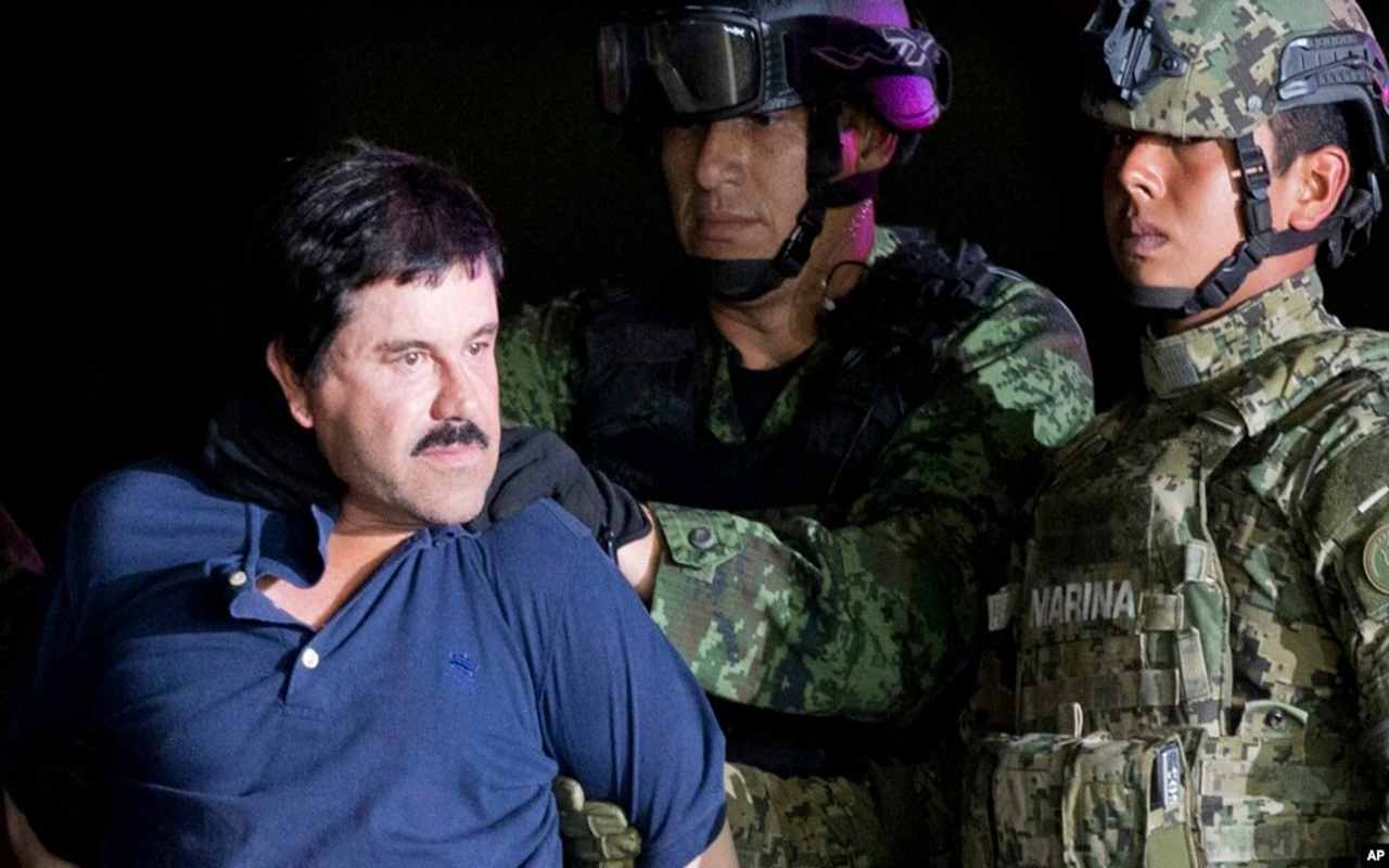 Joaquín "El Chapo" Guzmán Loera es acusado de narcotráfico y ahora enfrenta problemas en prisión. | Foto: VOA / AP.