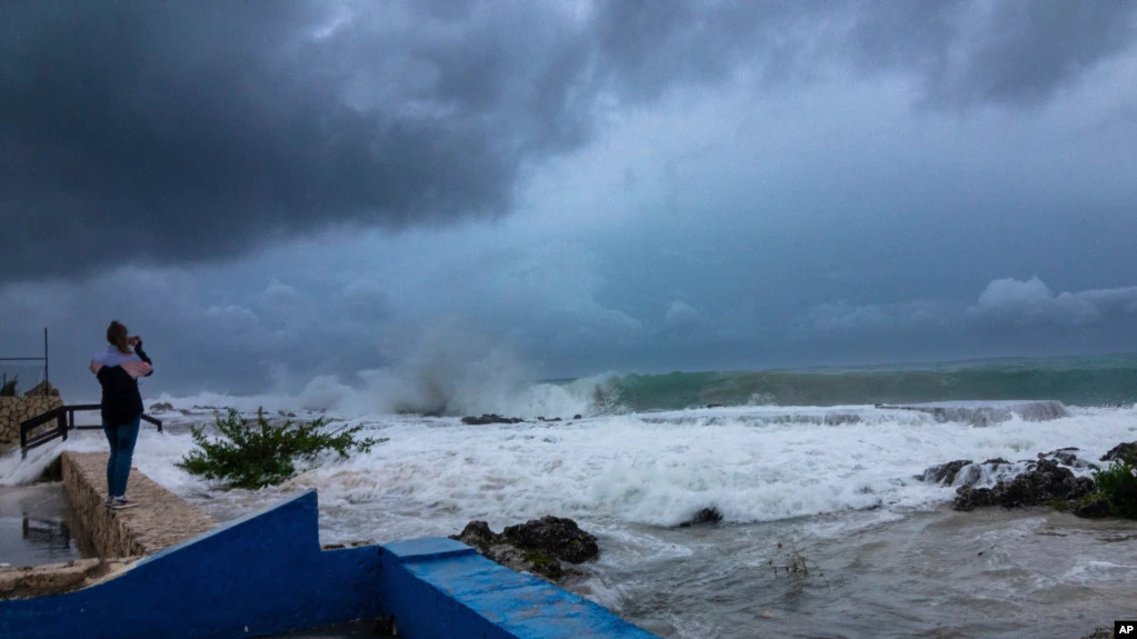 Se prevé que Ian se acerque a la costa oeste de Florida como un gran huracán extremadamente peligroso. | Foto: VOA/AP
