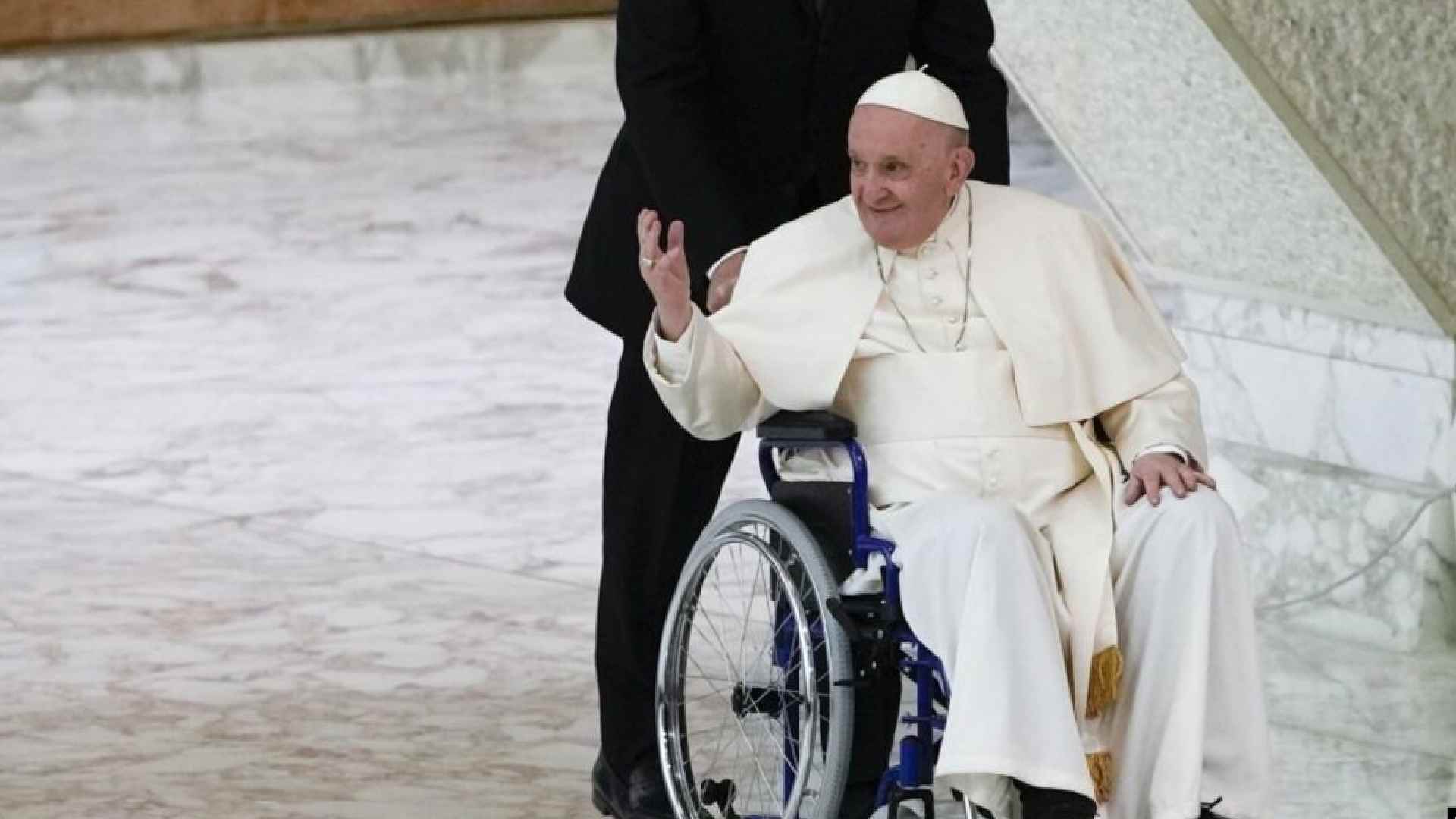 Durante el reinado de Isabel II hubo 7 Papas en el Vaticano; Desde Pío XII (1939 - 1958) hasta el actual Francisco (2013 - x). | Foto: VOA/AP