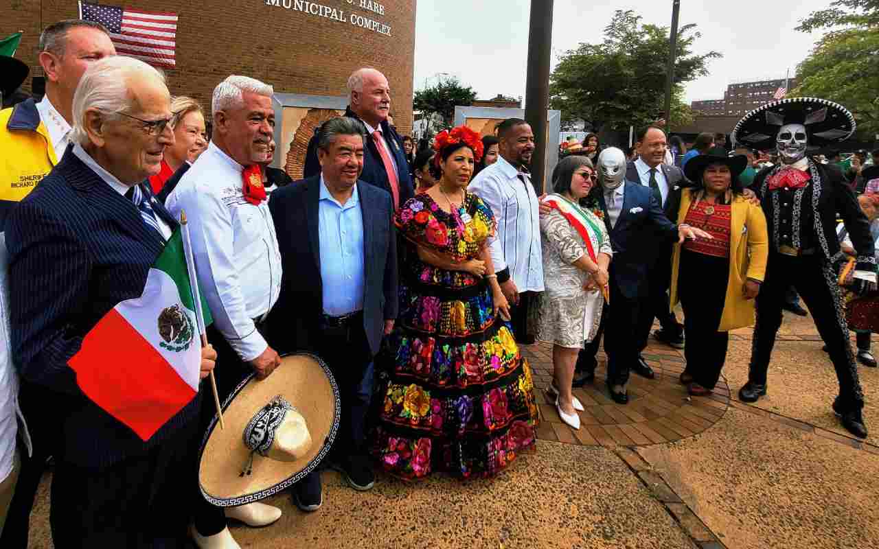 Rinden a homenaja a fundador del desfile de Independencia de México en Passaic, Nueva Jersey. | Foto: Cortesía de Fuerza Migrante.