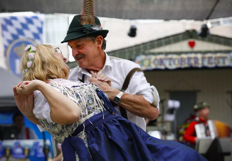 Desde Halloween y día de muertos hasta el Oktoberfest son los eventos otoñales en San Diego.