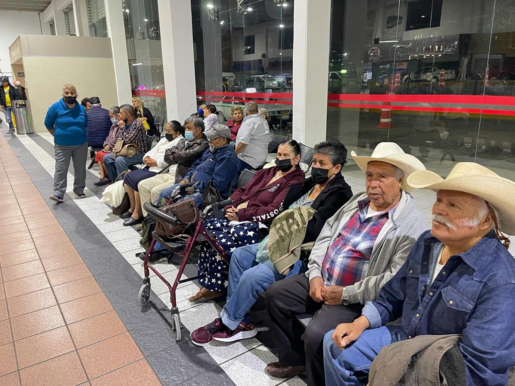 Grupo de Mineros de Plata viajando a la Ciudad de México para tramitar sus visas.