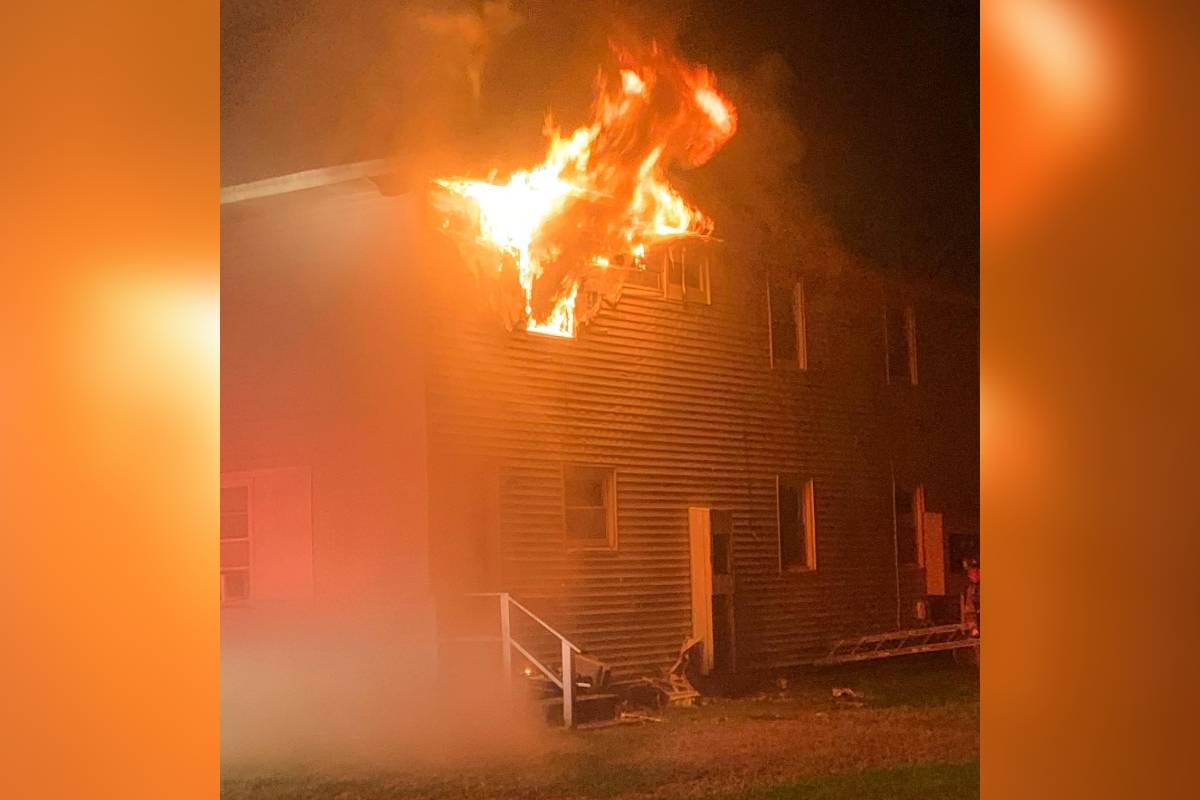 Aunque el niño pudo salvar a su hermana del segundo piso de un edificio en llamas, sufrió quemaduras | Foto: Salisbury Fire Department
