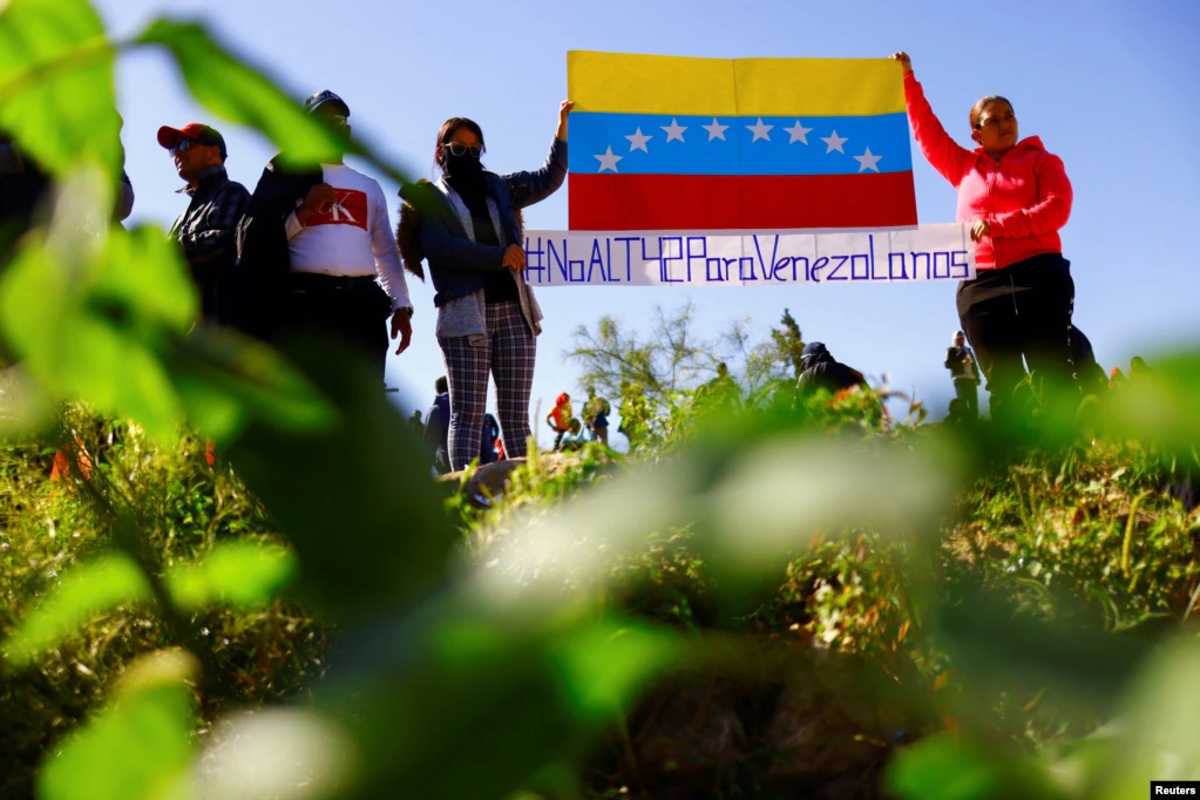 Para solicitar el retorno voluntario, los migrantes venezolanos en Tijuana deben acudir a las oficias del INM locales | Foto: Reuters / Voz de América