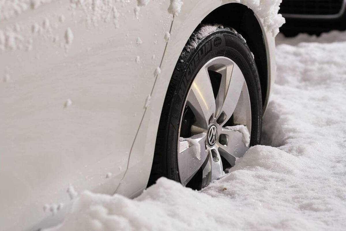 La mayoría de fabricantes aconsejan no calentar el automóvil más de 30 segundos cuando hace frío | Foto: Especial
